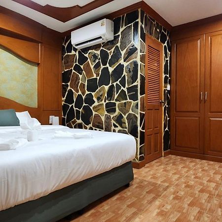 Arya Suites Patong Beach Εξωτερικό φωτογραφία