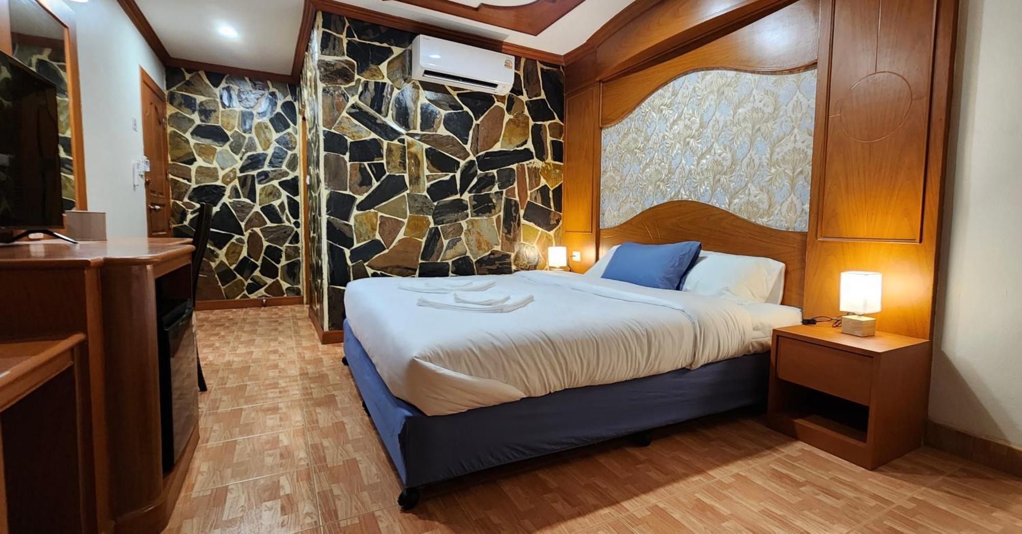 Arya Suites Patong Beach Εξωτερικό φωτογραφία