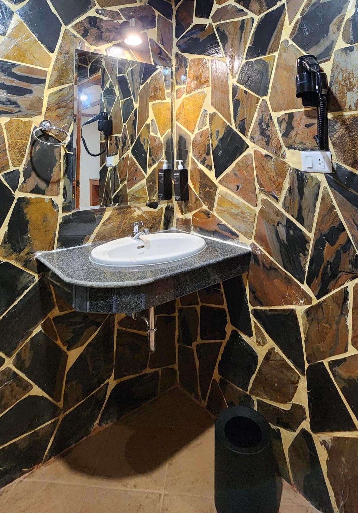 Arya Suites Patong Beach Εξωτερικό φωτογραφία
