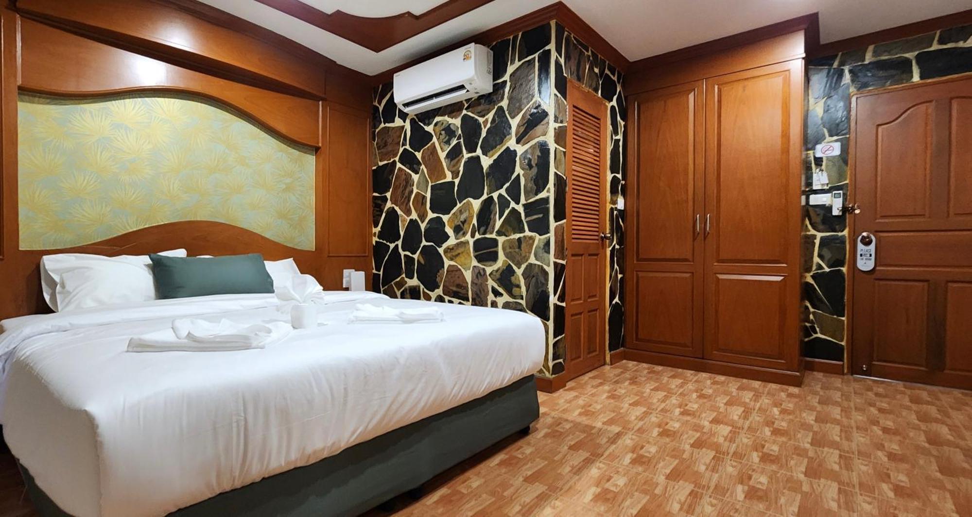 Arya Suites Patong Beach Εξωτερικό φωτογραφία